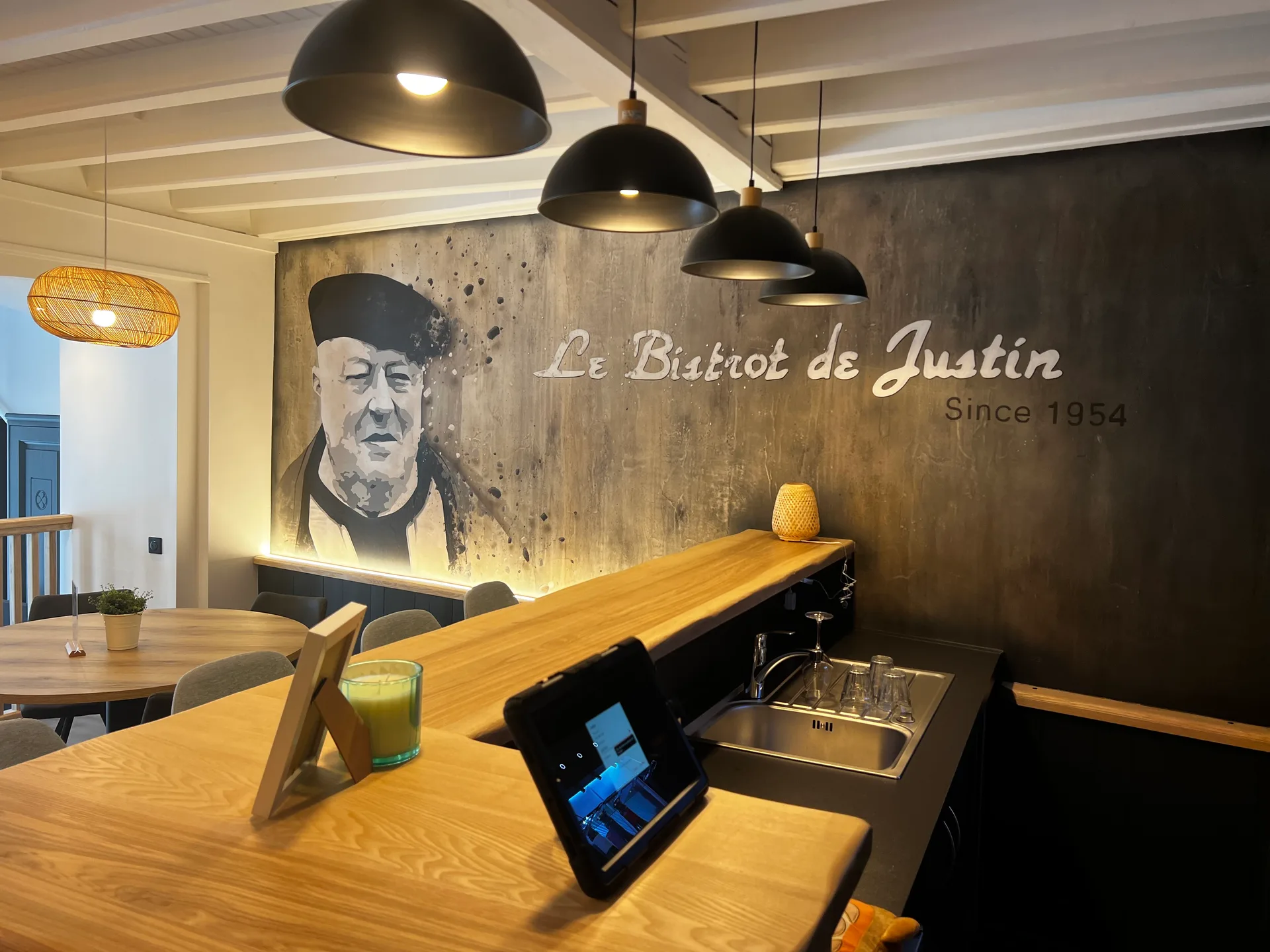 Réalisation GM Peinture : Bistrot Justin à Saint-Julien-Chapteuil