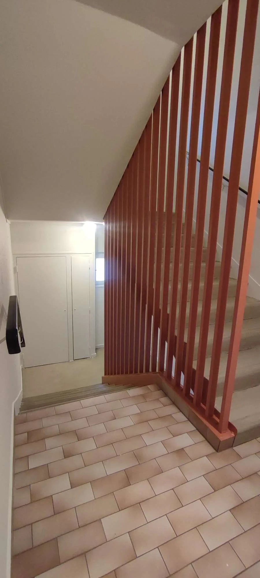 Après - Cage d'escalier à Pont-Salomon