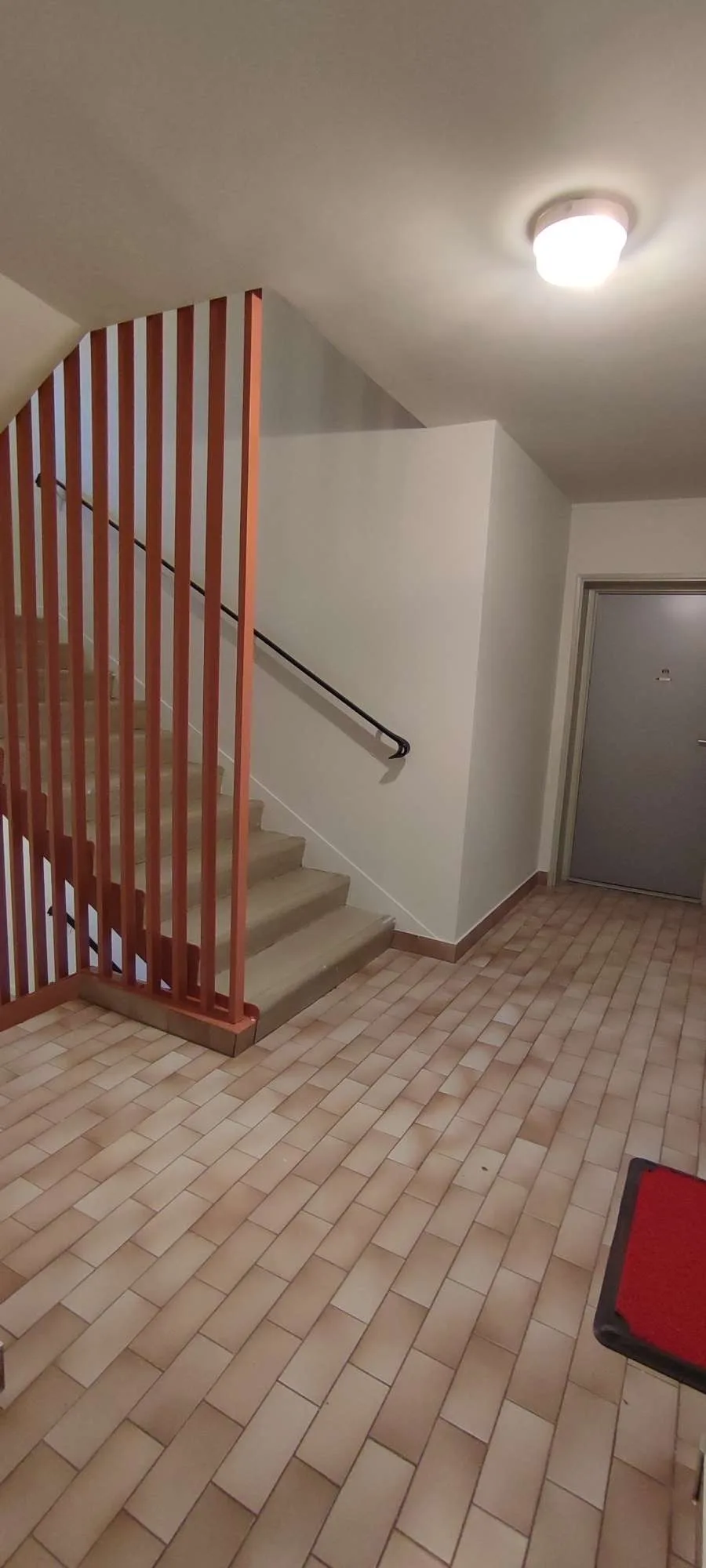Après - Cage d'escalier à Pont-Salomon