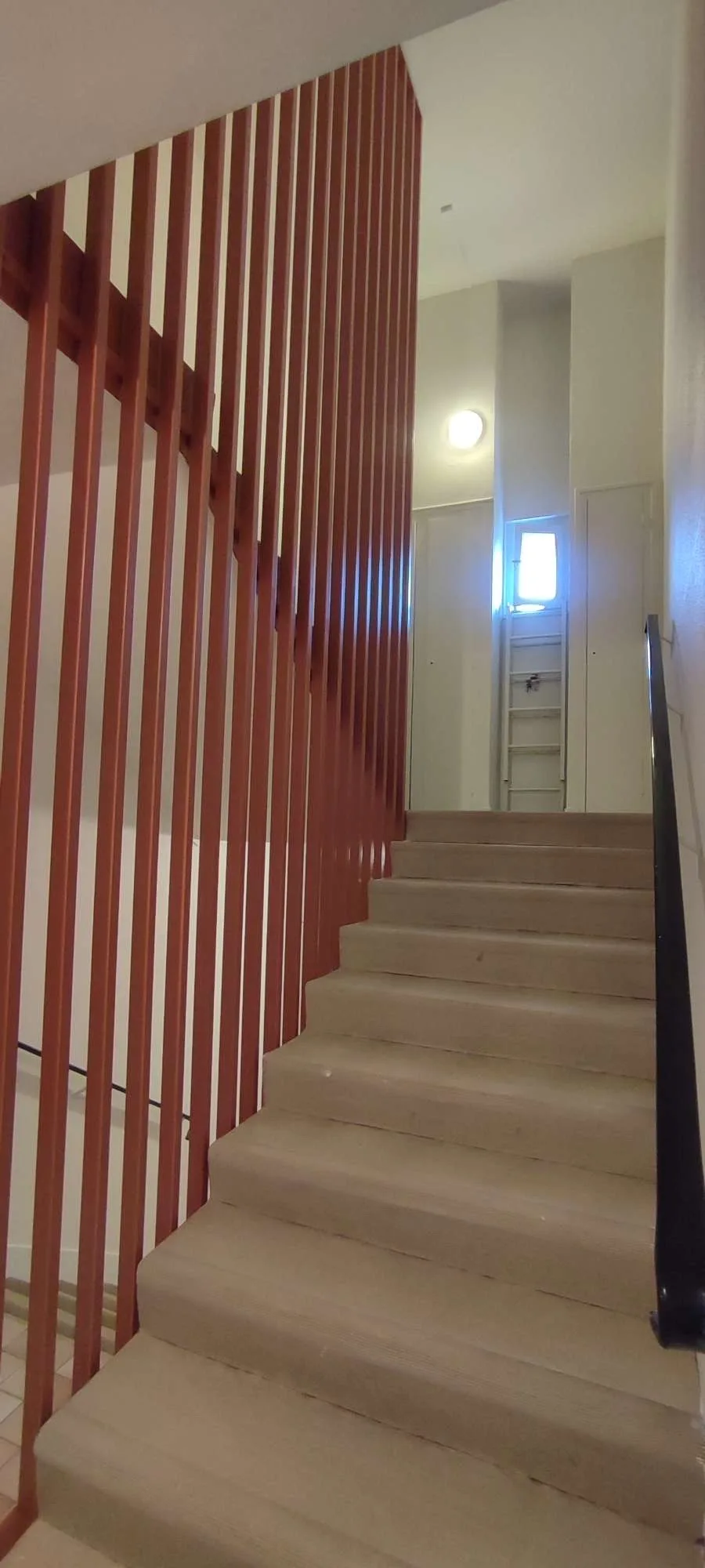 Après - Cage d'escalier à Pont-Salomon