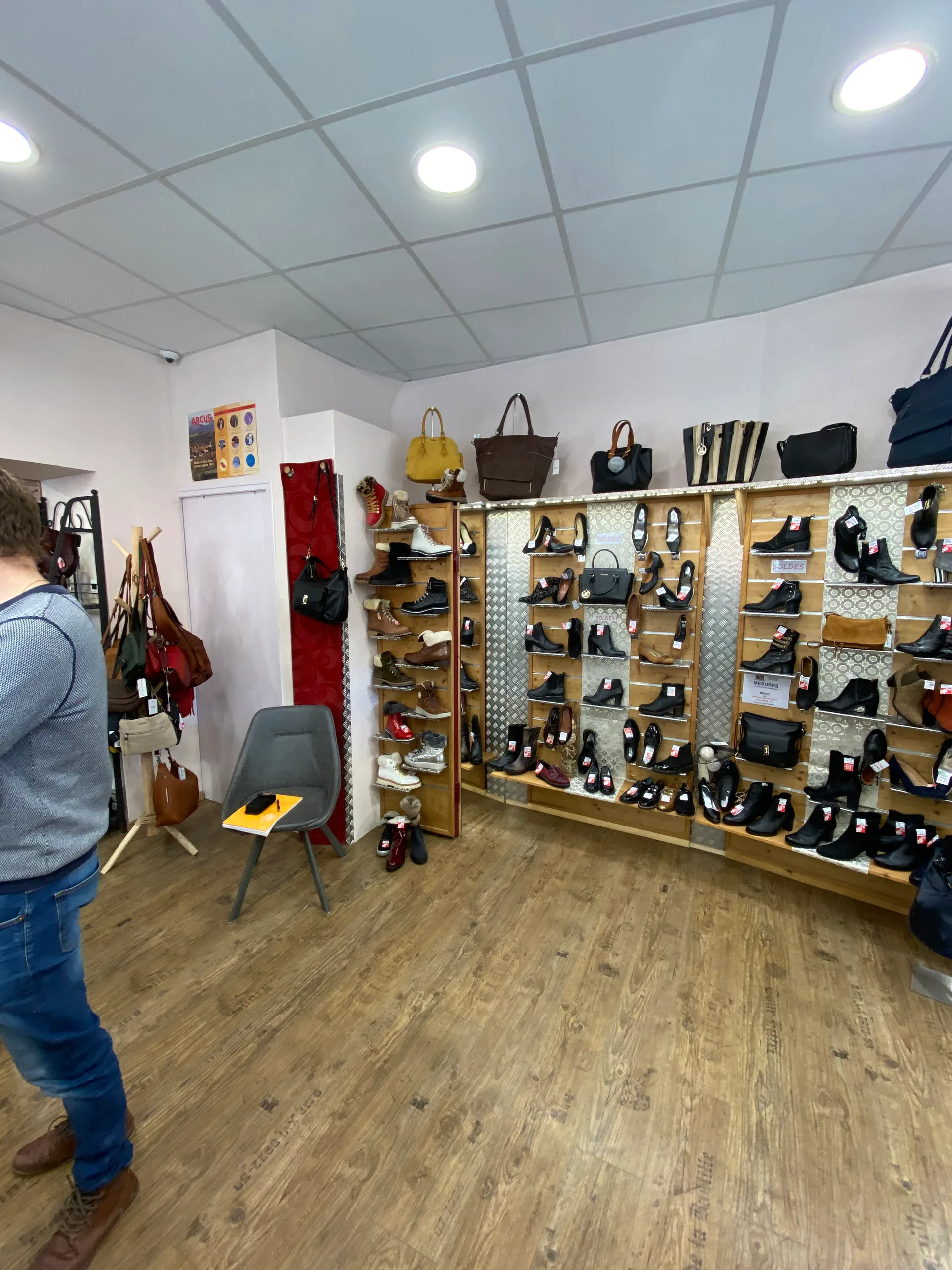 Avant - Magasin de chaussures à Yssingeaux