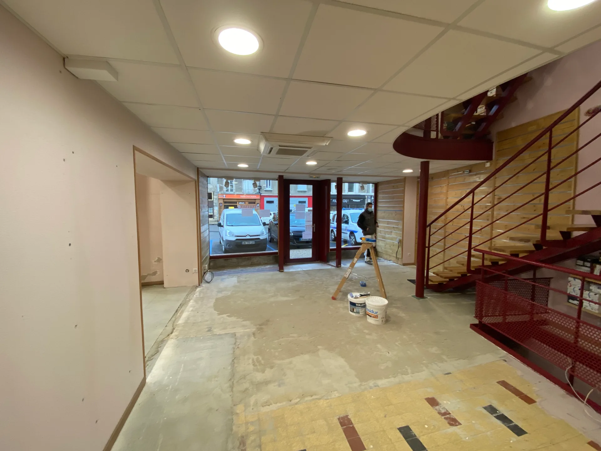 Pendant - Magasin de chaussures à Yssingeaux
